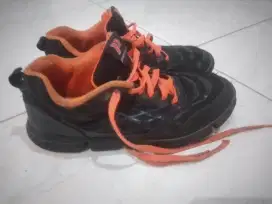 Sepatu precise ukuran 41 hitam