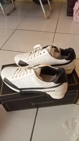 Sepatu pria baru