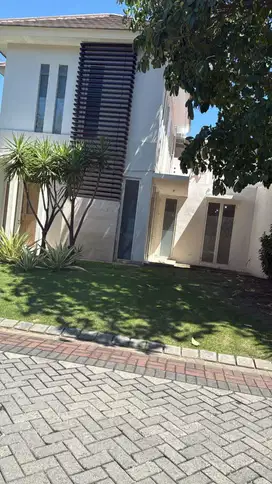 Disewakan rumah kosongan hook di east Coast Park Pakuwon city