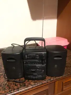 Audio atau radio yang ada speakernya kiri kanan