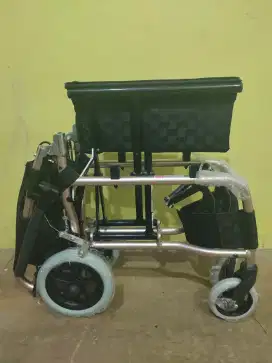 Kursi roda lipat ringkas GEA FS 804L