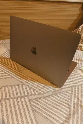 MacBook Air 13” M1 2020 Space Gray – Kondisi Mulus Like New