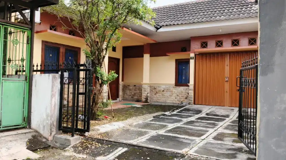 Disewakan Rumah Strategis di Jakal km 8