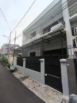 Disewakan murah rumah tanjung duren