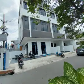 Di Jual Rumah 3 lantai di Jalan Kran Jakarta Pusat
