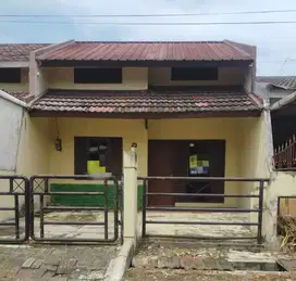 Rumah second perlu renovasi dalam cluster di Griya Jakarta Pamulang