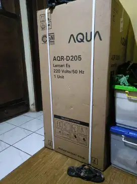 Kulkas baru belum buka kardus