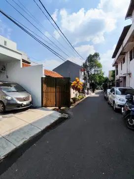 Rumah Swimming Pool Furnished di Perhubungan Rawamangun Jakarta Timur