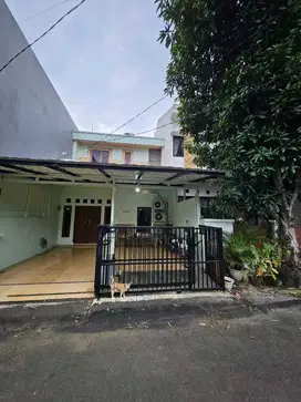 Rumah second bonus furnished dalam cluster di Villa Dago Pamulang