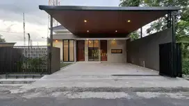 RUMAH MODERN SIAP HUNI DI NGAGLIK DEKAT JALAN BESI JANGKANG