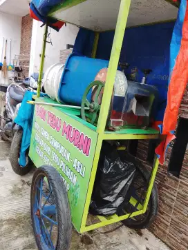 Seperangkat Gerobak es tebu