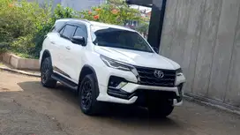 Toyota Fortuner VRZ GR Sport 2.8 AT Putih 2022/2023