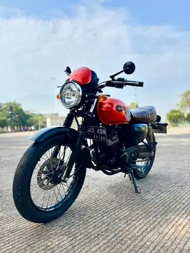 Kawasaki W175 Cafe - Rare Colors + Low Km