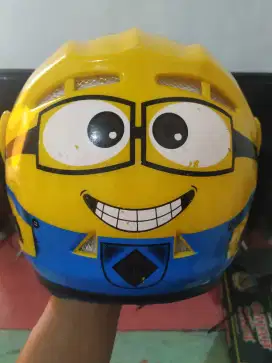 Helm Anak motif Minion