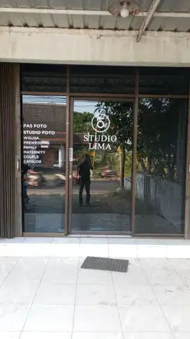 Pintu kaca kusen aluminium