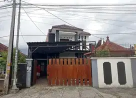 A178 - Rumah Mewah Luas 2 Lantai Pinggir Jalan Strategis Banguntapan