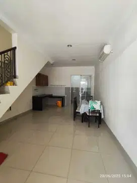 Disewakan Rumah Green Lake City West Europe uk.4x12m, Semi Furnished
