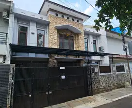 di jual rumah puri indah terawat, 2lantai