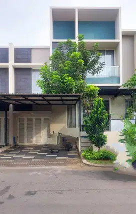 Rumah di Cluster Exclusive di tepi Danau Symphonia Summarecon Serpong