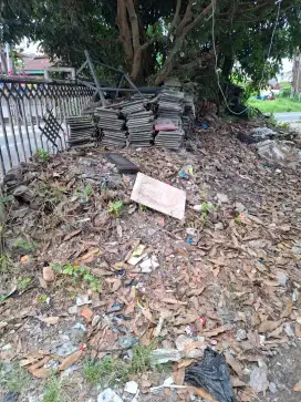 Bantu teman tawarkan genteng bekas dan bongkaran rumah