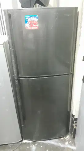 Kulkas sharp 2 pintu