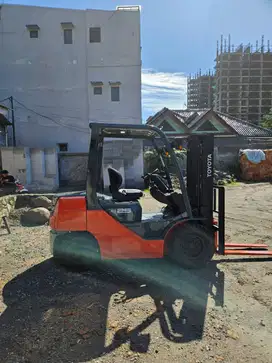 Forklift Toyota 2,5 Ton,Tiang Fullfreelift,Manual,8FD25,Tahun 2017
