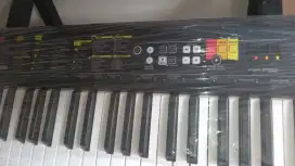 Keyboard yamaha psr f52