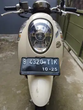 Scoopy stylish Iss 2015