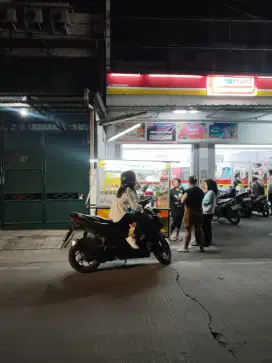 Dicari karyawati part timer jaga stand pisang goreng