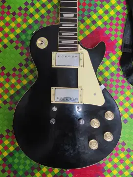 Gitar Listrik Patah Batangnya