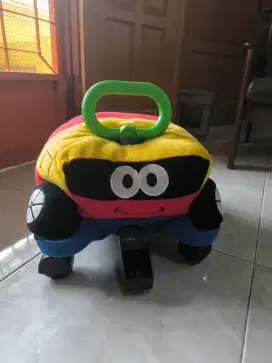 Mainan mobilan yang bisa di duduki