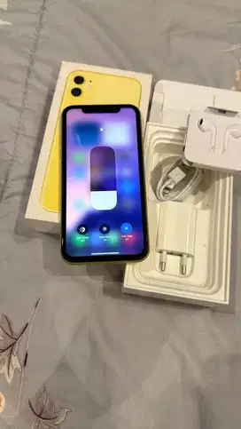 Dijual Iphone 11 Yellow 64GB Resmi Ibox Lengkap