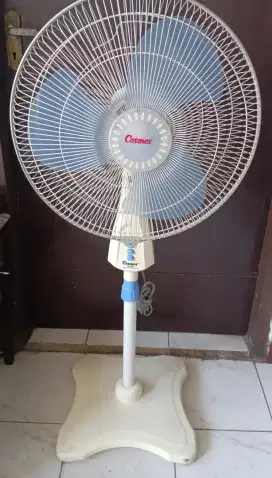 Kipas Angin Berdiri Fungsi Normal Siap Pakai
