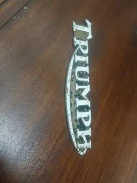 Emblem tangki motor triumph original