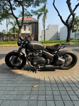 FS: Triumph Boneville Bobber Black 2021