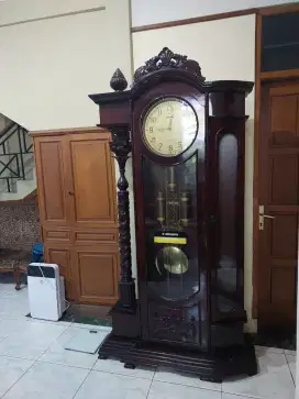 Jam besar antik merk Junghans