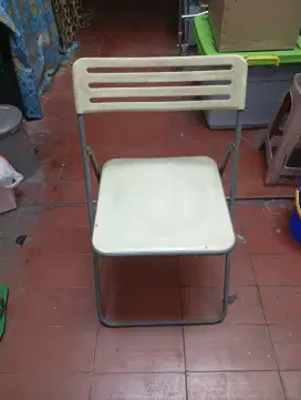 Kursi kerangka besi
