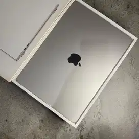 [GARANSI RESMI] MACBOOK AIR M3 8/256GB - Starligt like new condition