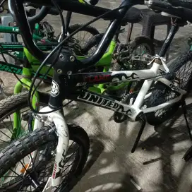 Sepeda BMX ukuran 20 lokasi depan situ Cilangkap Tapos depok