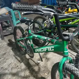 Sepeda BMX ukuran 20 lokasi depan situ Cilangkap Tapos depok