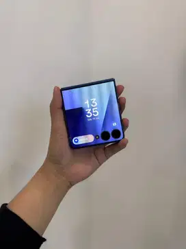 Samsung Z Flip 7 Free Buds Fe