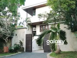 VILLA MODERN TROPICAL 2 LANTAI DI SAHADEWA PECATU INDAH BADUNG, BALI
