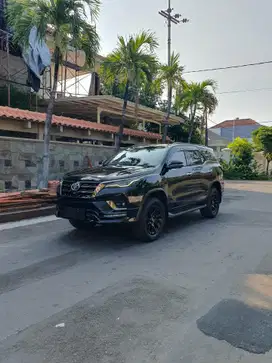 Fortuner 2021 Akhir GR Sport Diesel Km 50rb Matic Warna Hitam Plat L