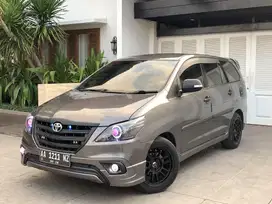 Kijang innova V Luxury matic 2014