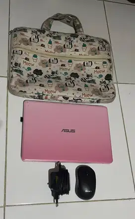 Jual Laptop Second Asus E203NAH Warna Pink