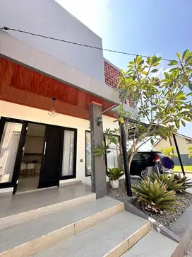 di sewakan rumah dan furniturenya lengkap.