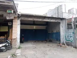 Disewakan bangunan bekas bengkel pinggir jalan raya pondok bambu