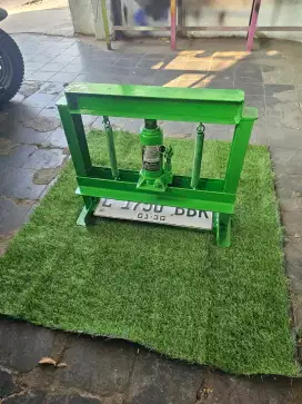 Mesin Pres Hidrolik Plat Nomor kendaraan dan sarung pisau