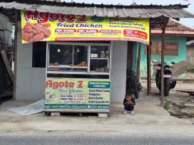 Dicari 1 karyawan laki-laki untuk fried chicken