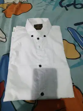 Kemeja pria putih lengan panjang kancing hitam XL